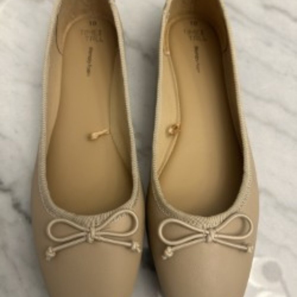 NEW, NEVER WORN: Women's String Bow Ballet Flats, Faux Leather, Tan/Nude, Sz 10